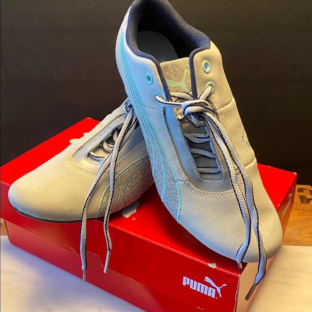Puma Light Gray suede Sneakers NEW with teal blue details